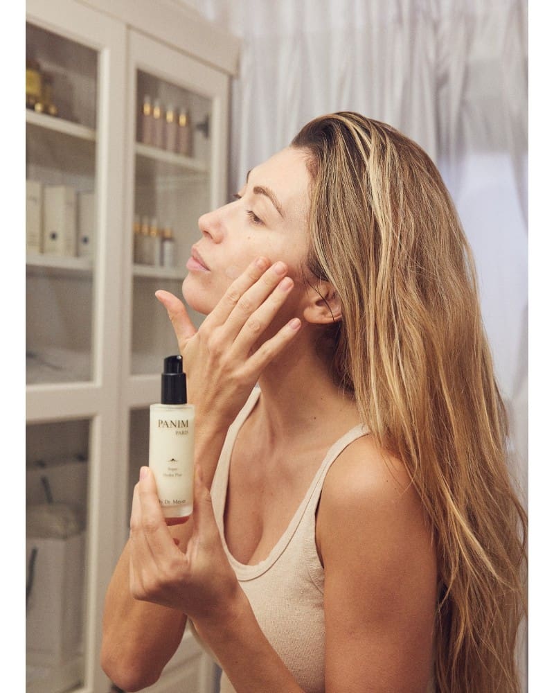 Moisturizing cream based on vitamin C